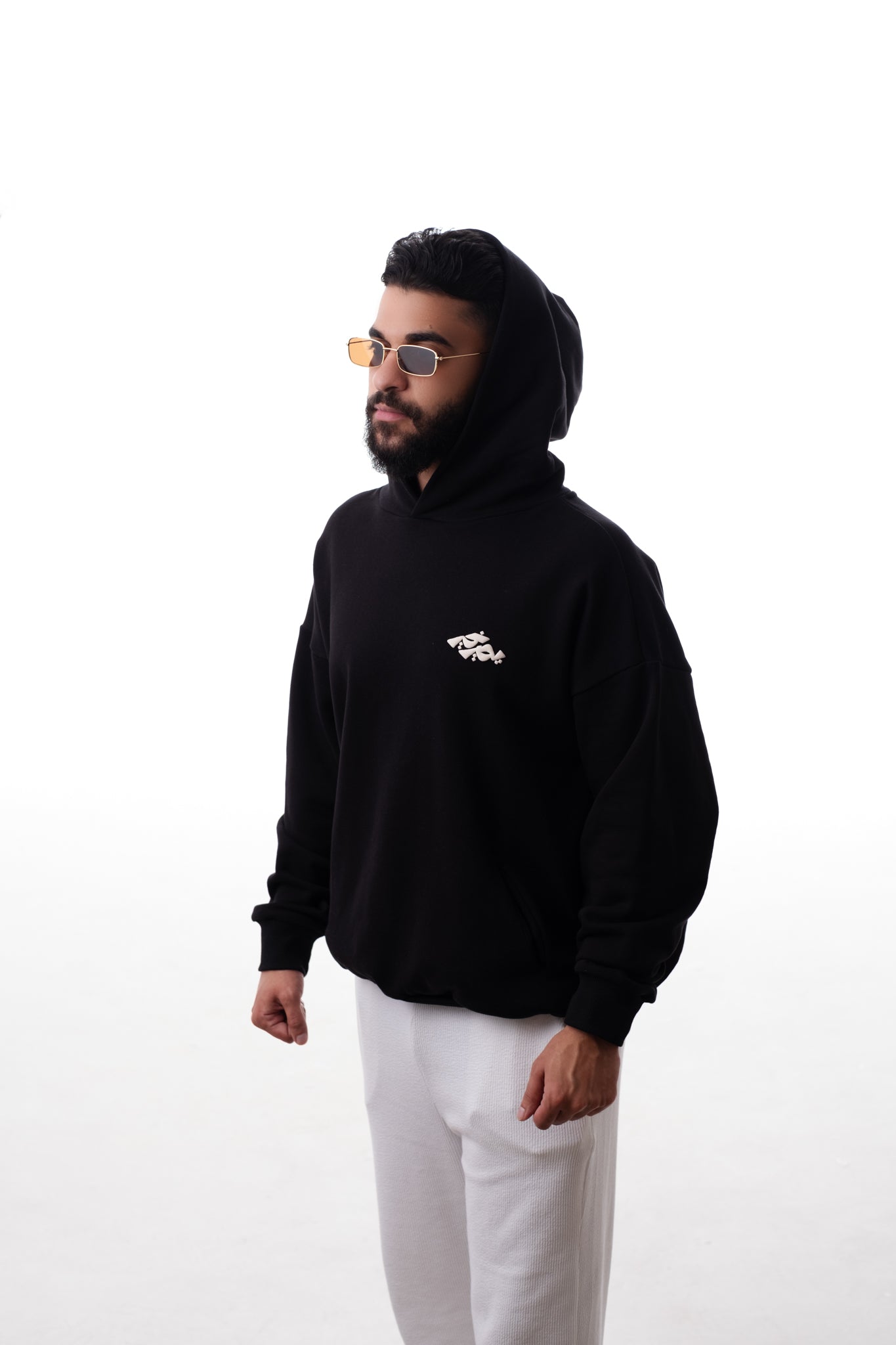 هودي أسود